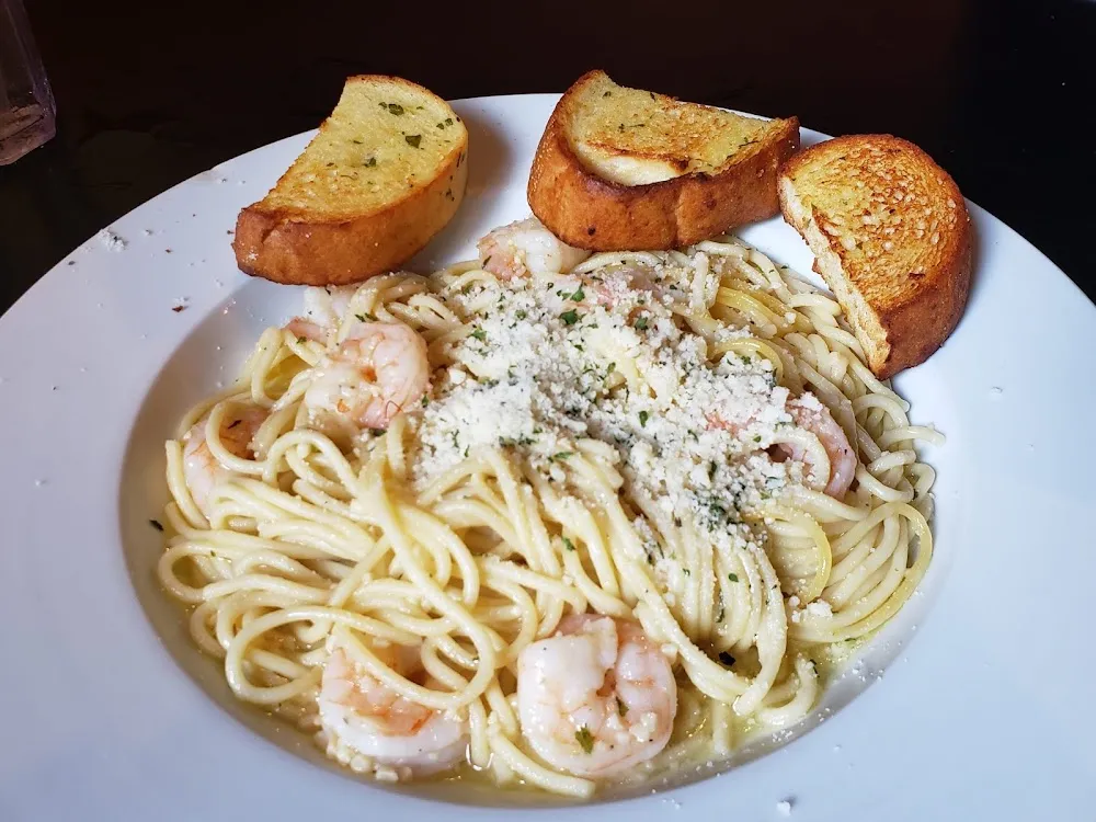 Fettuccine Alfredo with Garlic Bread